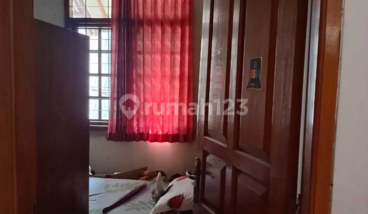 For sale: house in Taman Holis Indah, negotiable price, quick sale. 2