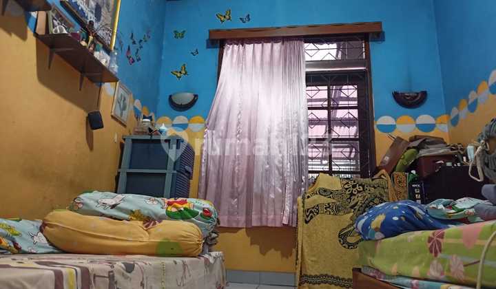 Comfortable House, Ready to Move In, Located in Taman Holis Indah, Negotiable Price. 2