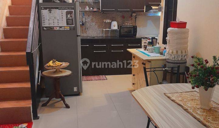 Rumah Tinggal Nyaman Lokasi Strategis, Sudah Renovasi, Siap Huni, 2 Lantai. Harga Nego  2