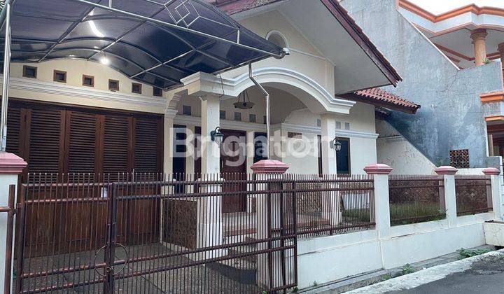 Kapan lagi dapat rumah siap huni semi  furnished di Komplek aman 2