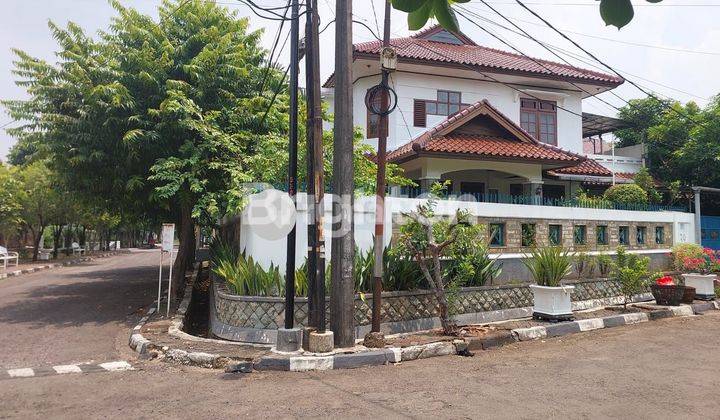 RUMAH BESAR ASRI DI BOULEVARD PERUM BULOG JATIMELATI BEKASI 1