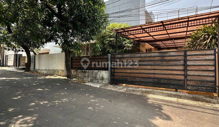 Rumah Shm 3 Lantai 2 Menit Dari Daerah Bisnis Jakarta Selatan