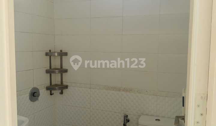 For Rent Golf Lake Corner House, San Lorenzo, Cengkareng 2