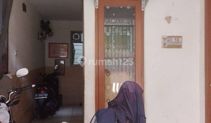 Dijual Rumah Kost + 1 Rumah Kontrakan Daerah Petamburan 1