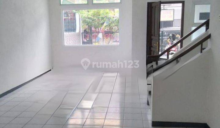 Disewakan Rumah Siap Huni Rapi Taman Palem Lestari 1