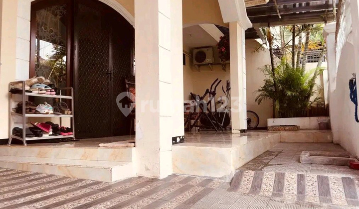 Rumah bagus dengan interior yg cantik di Surabaya Selatan Rumah bagus dengan interior yg cantik di Surabaya Selatan