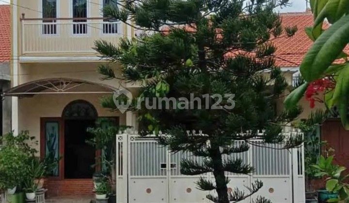 Rumah 2 lantai Apik terawat siap huni di Perum Pandugo Rungkut