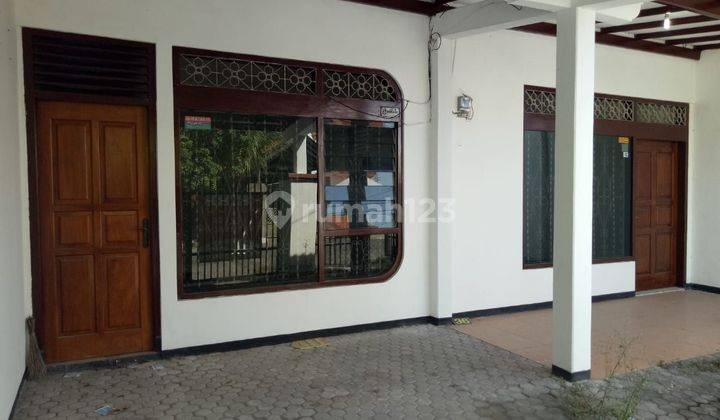 Disewakan Rumah Barata Jaya Surabaya 8x20 Baru Renov 1.5 Lantai Siap Huni 1
