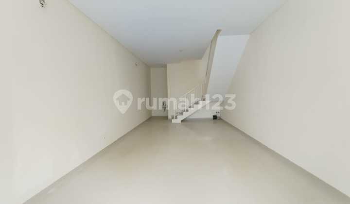 For Rent: Ruko in Rungkut Asri, East Surabaya, 3 Floors, Well-Maintained, Business Area, Facing Twin Main Roads 2