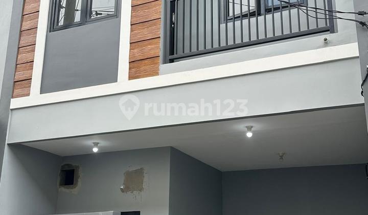 Rumah Minimalis  Kutisari Surabaya 2 Lantai Baru Gress Furnished Dkt Kampus Petra 900Jtan 1