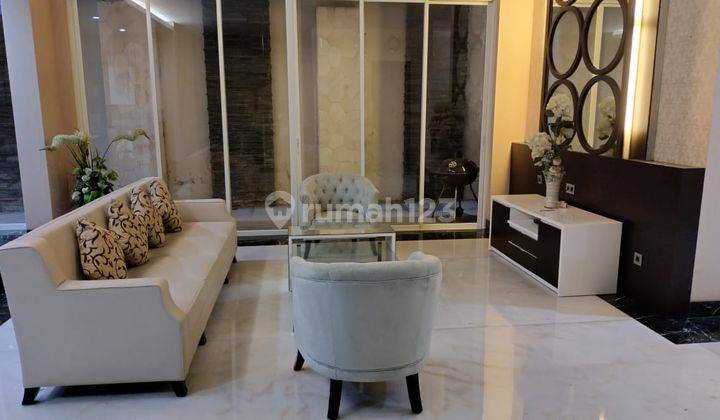 Rumah Mewah Full Furnish Graha Family Blok Favorit 1