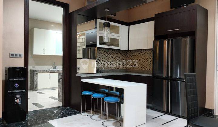 Rumah Mewah Full Furnish Graha Family Blok Favorit 2