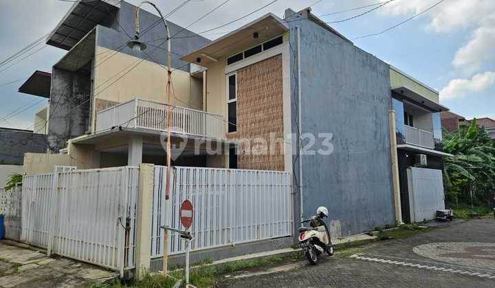 Rumah Taruna Wage Sidoarjo  Minimalis 2 Lantai Pojokan 6x22 Kamar Jumbo SHM Murah 2