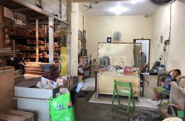 Rumah Raya Semolowaru Surabaya Hadap Jalan Raya Kembar Area Bisnis  SHM Lebar Depan 9m Dkt Raya MERR