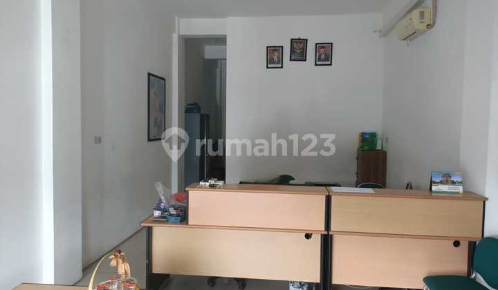 Ruko Dr. Wahidin SH Kebomas Gresik 3 Lantai Pusat Kota Hadap Jalan Raya Area Bisnis Deretan Bank, Resto, Bank dll 2
