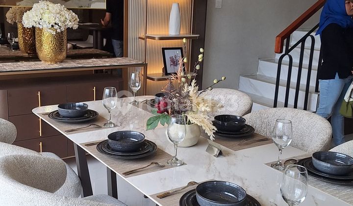 Luxurious 2-Story House with Lake View in Lacovia 2