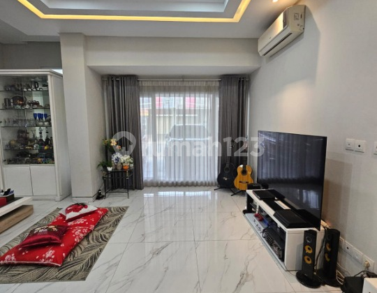 Rumah Cantik Di Green Lake City Cluster Amerika Latin Boulevard