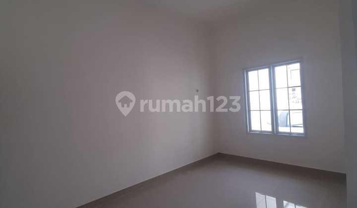 Ready-to-Occupy House in Kresek Indah, West Jakarta, Strategic Location