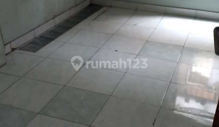 Ready-to-Occupy House in Grogol, West Jakarta, Strategic Negotiable. 2