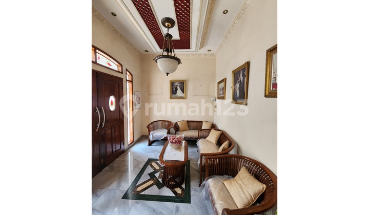 Rumah Bagus 2 Lantai di Taman Ratu Jakarta Barat Strategis Nego