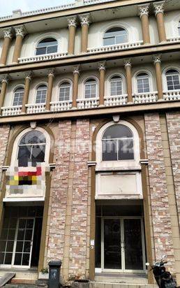 Shop House in Green Lake City West Jakarta Strategic Negotiable