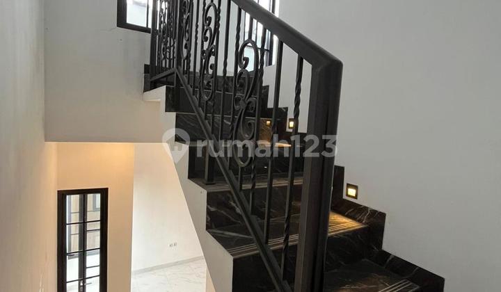 Ready-to-Occupy House in Clown Fish Jagakarsa, South Jakarta, Negotiable 2
