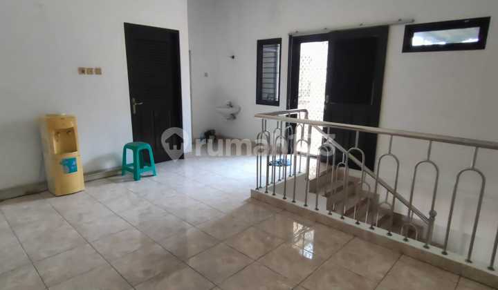 2-Story Residential House in Kosambi Baru, South Jakarta Negotiable 2