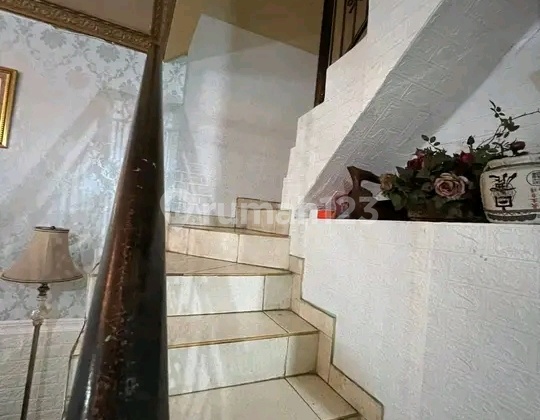 Rumah di Menteng Setiabudi Jakarta Selatan Lokasi Bagus 2