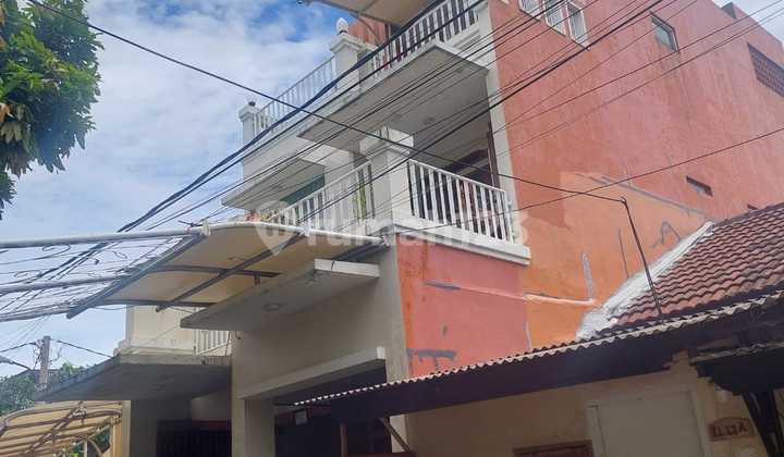Rumah di Perum Puri Bintaro Hijau Tangerang Selatan Strategis