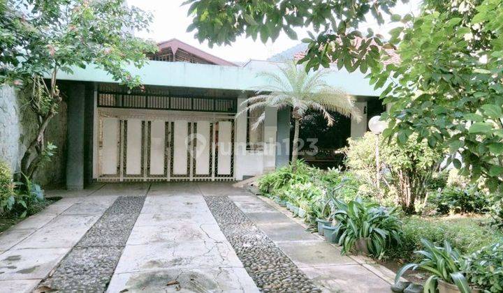 Rumah Mewah di Lokasi Sangat Bagus Jl. Kebon Jeruk Raya 2