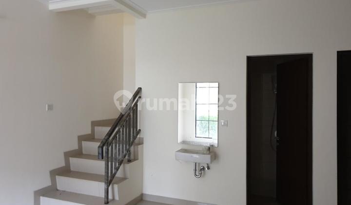 Ready-to-Occupy Residential House in Strategic Green Village Tangerang