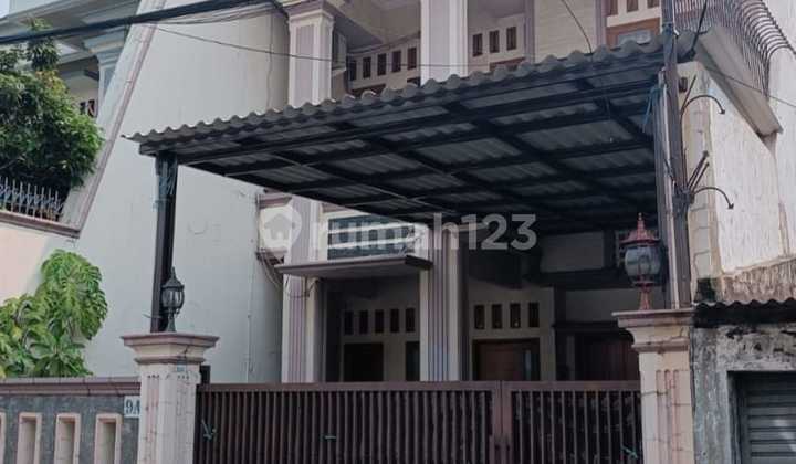 Dijual Rumah di Utan Kayu, Matraman, Jakarta Timur, 203M, 2Lt, SHM, 2,6M All In!