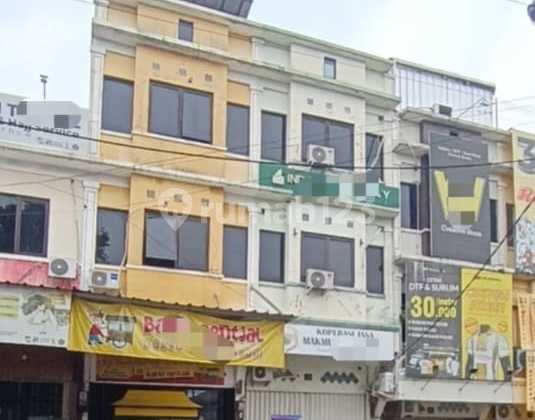 Strategic 3-Story Shop House for Sale, Ideal for Business/Office. (Via Auction) 2