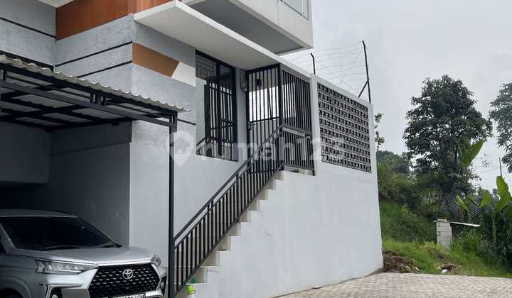 Rumah 2 Lantai di Cihanjuang Bandung Utara Rumah 2 Lantai di Cihanjuang Bandung Utara