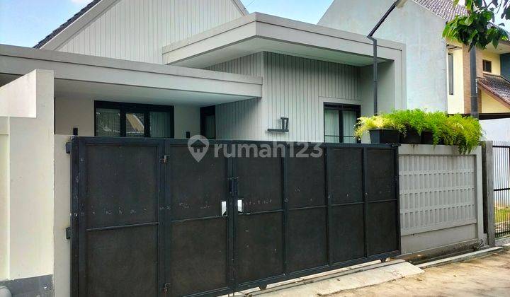 Rumah Baru Semi Furnished Minimalis Modern SHM di Jalan Sariwangi, Bandung 1