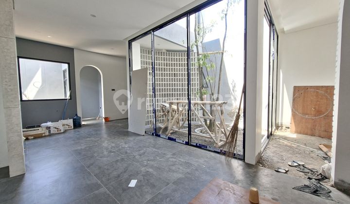 Rumah Gaya Industrial di Sayap Turangga Martanegara 2