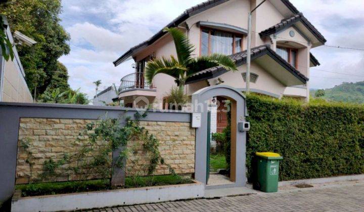 Rumah Villa Bagus Semi Furnished SHM Dekat Banyak Tempat Wisata di Lembang, Bandung Barat 1