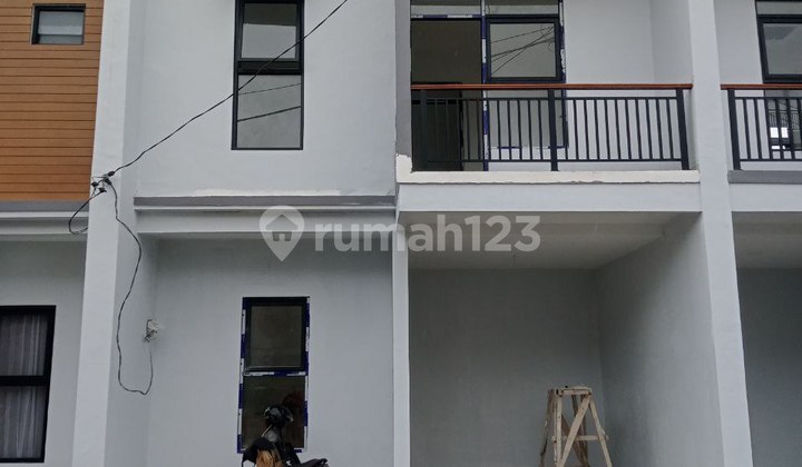 Luxury Misty Villa House in Botanical View Residence Ngamprah Karawang