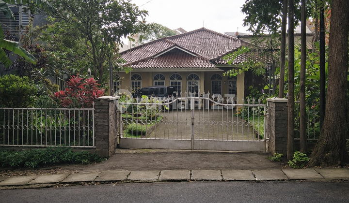 Dijual Rumah Luas Dekat Pendidikan Strategis di Gegerkalong