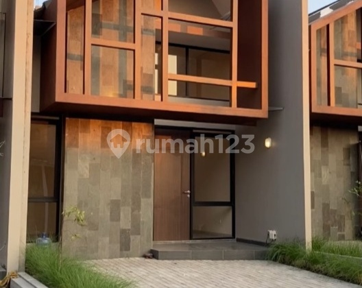 Rumah di Baru Desain Menarik di Taman Kopo Indah