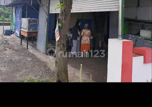 Rumah Asik Untuk Usaha View Kendaraan Lewat Di Gentan Sukoharjo  1
