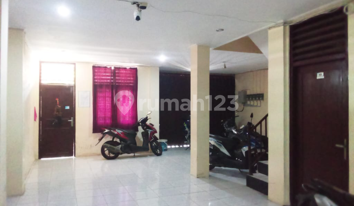 3-Story Boarding House with Campus View of UMS in Pabelan Kartasura