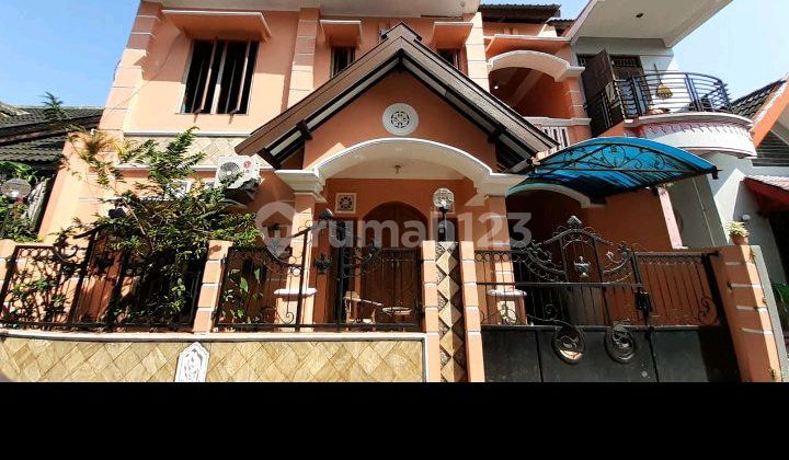 Rumah Kontemporer Classic 2 Lantai Free Ac di Makamhaji Solo 1