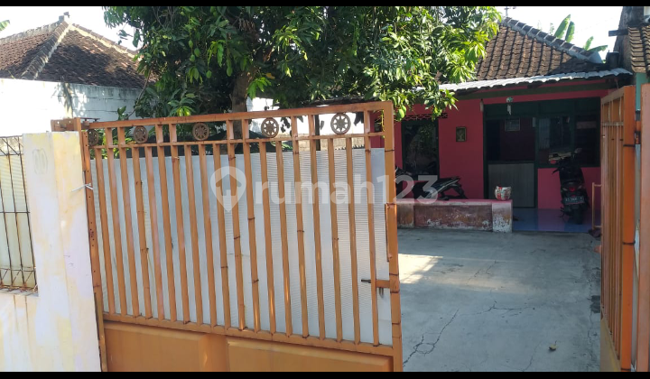 Rumah Mempesona Halamana Depan Sisa Di Gondangrejo Karanganyar