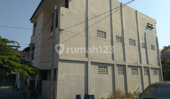 3-Story Boarding House with Campus View of UMS in Pabelan Kartasura