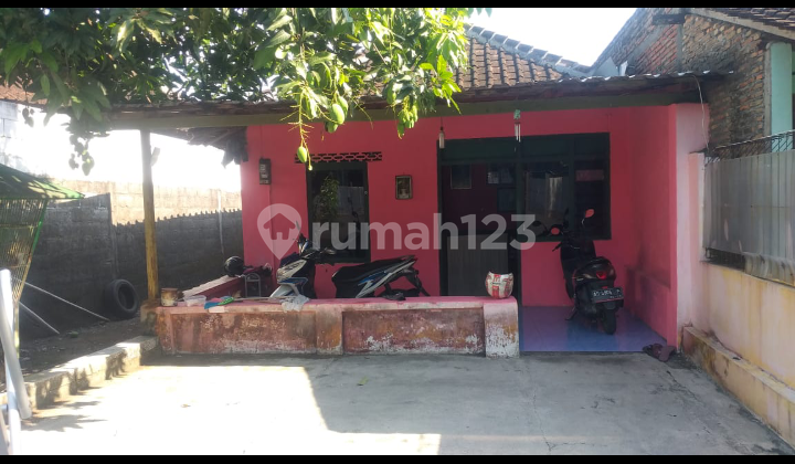 Rumah Mempesona Halamana Depan Sisa Di Gondangrejo Karanganyar