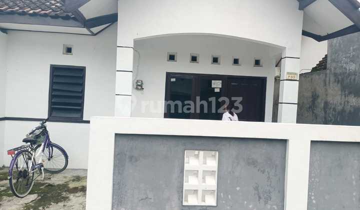 Cute House in Tni Ngasem Colomadukaranganyar Housing Complex