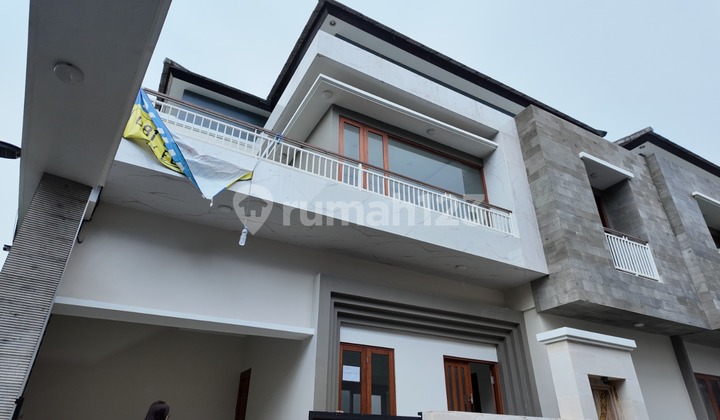 Dijual Rumah 2 Lantai 3 Kamar Dekat Mall Living World 1