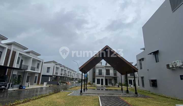 Rumah Cantik di Grand Mansion Dekat Pasir Putih 2