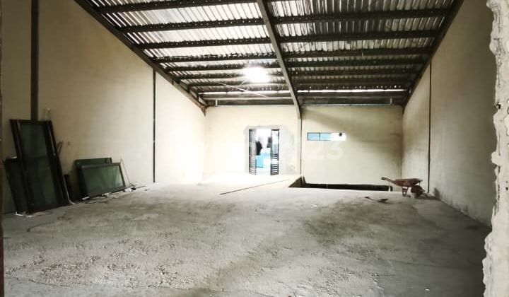 Gudang di Lytech Industrial Park Dekat Tunas